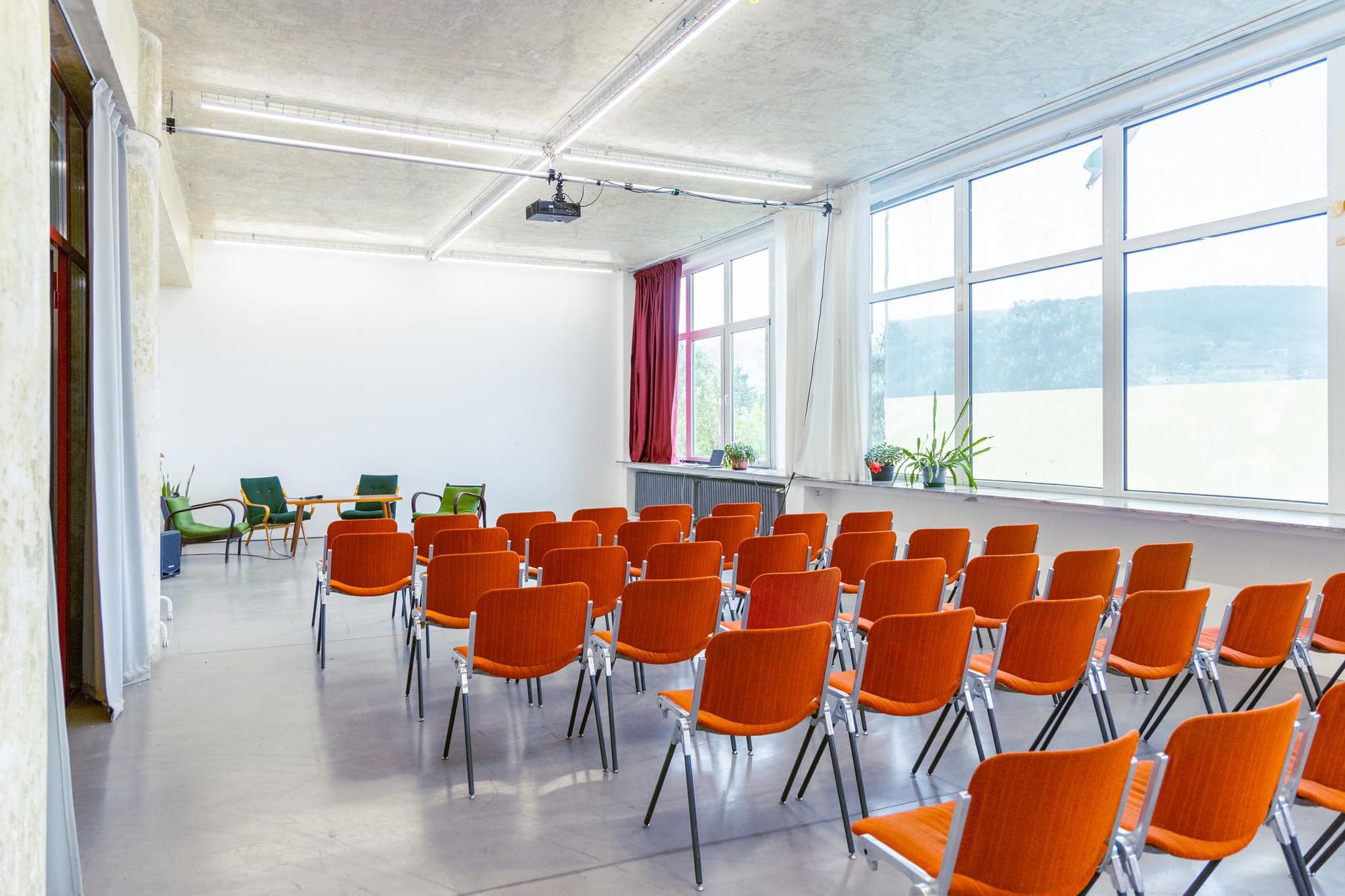 Toto je náš krásny priestor Zborovňa. To originálne miesto v Bratislave pre vaše podujatia!