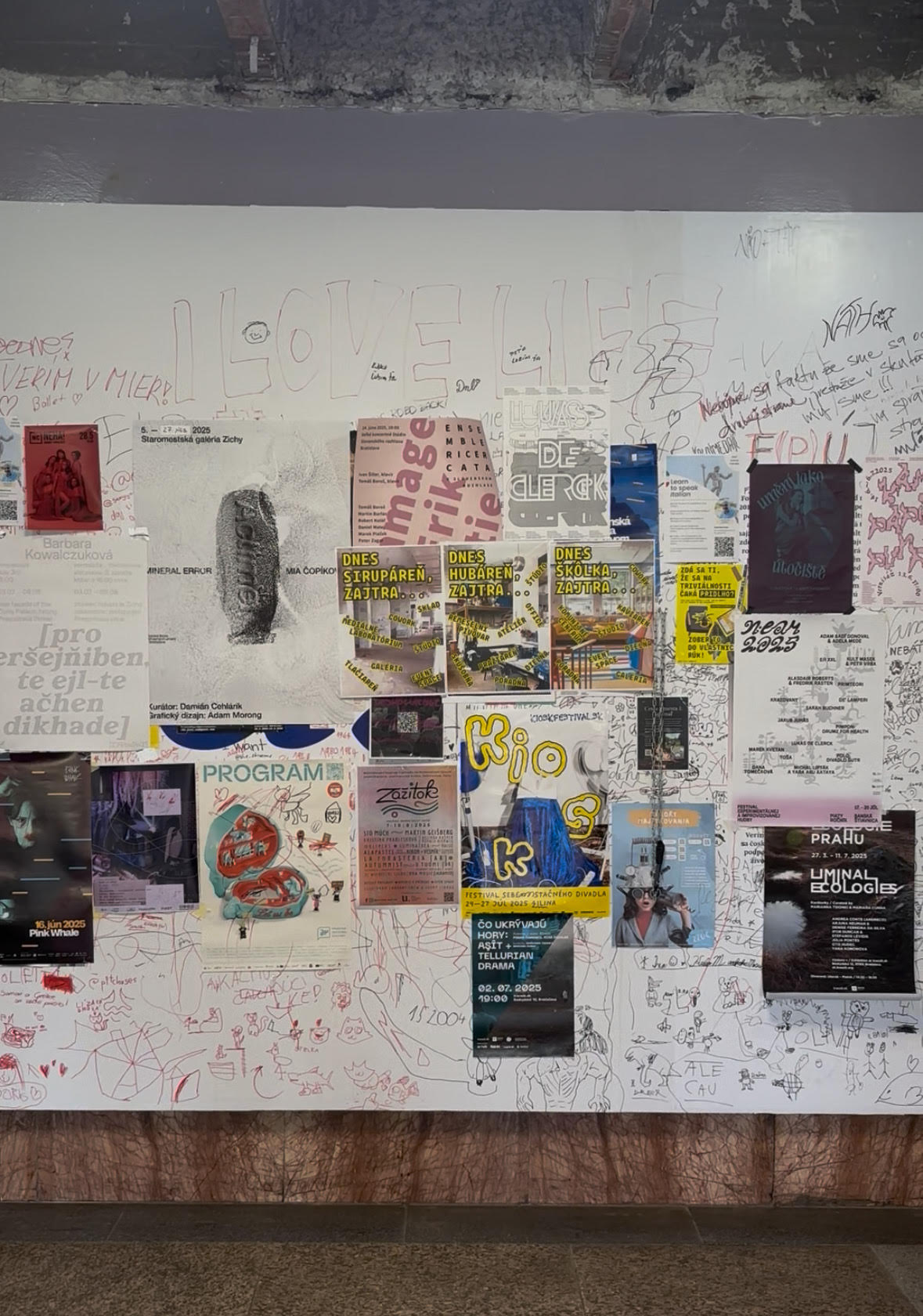 Pripomíname existenciu našej plagátovej steny!