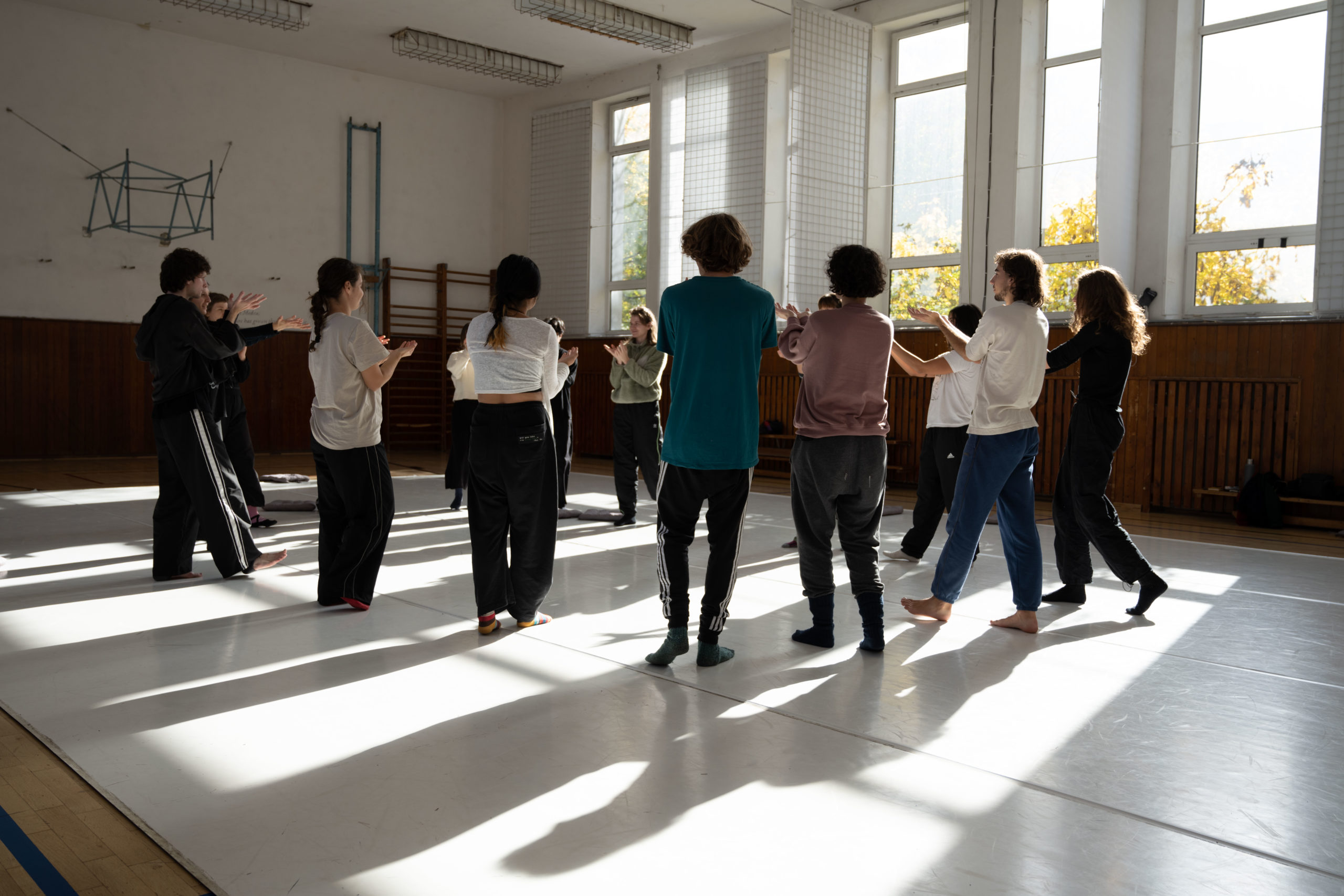 Soft Core Sundays (kolektívna pohybová prax)